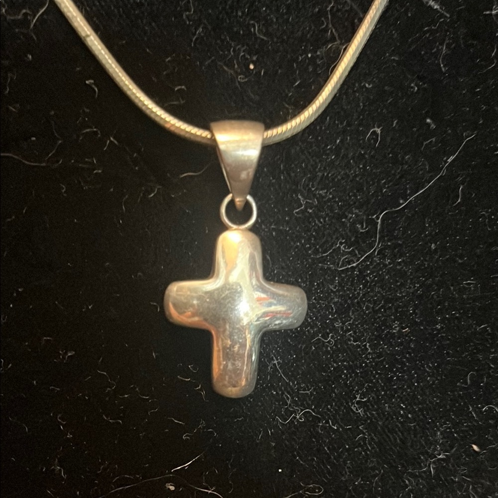 Vintage Silpada .925 Silver Minimalist Cross Necklace - Picture 2 of 7